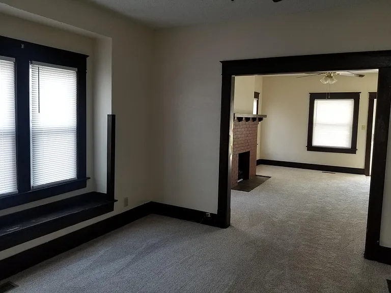 1512 W Walnut St — Photo 2