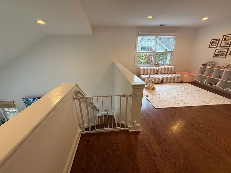 2nd floor rest /entertainment area