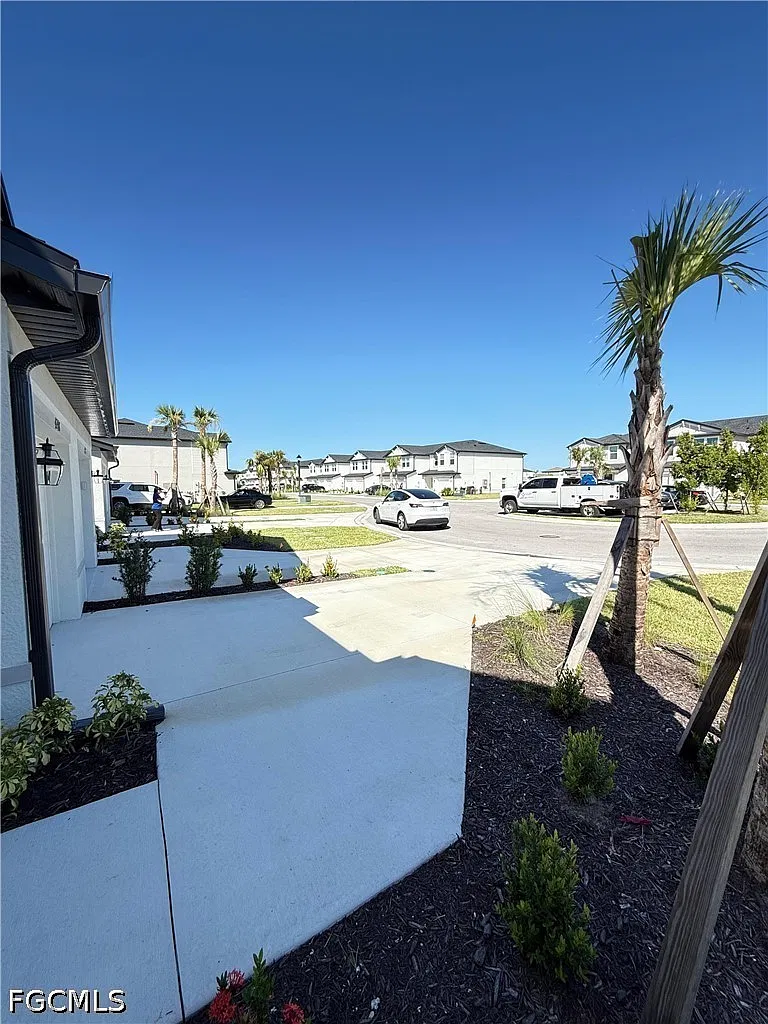 3 bed, 2.5 bath, 1347 sqft, $1,750 — Photo 4