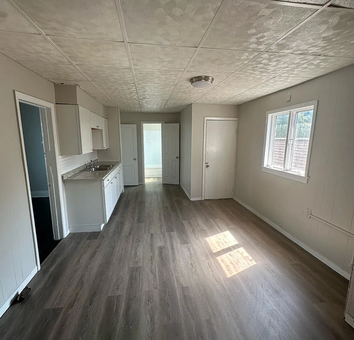 3 bed, 1000 sqft, $1,150 — Photo 1