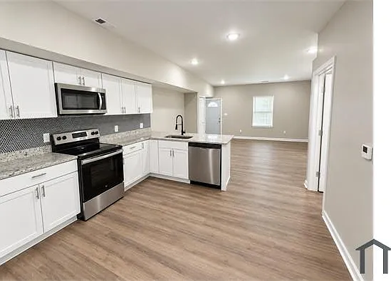 3 bed, 1750 sqft, $1,900 — Photo 1