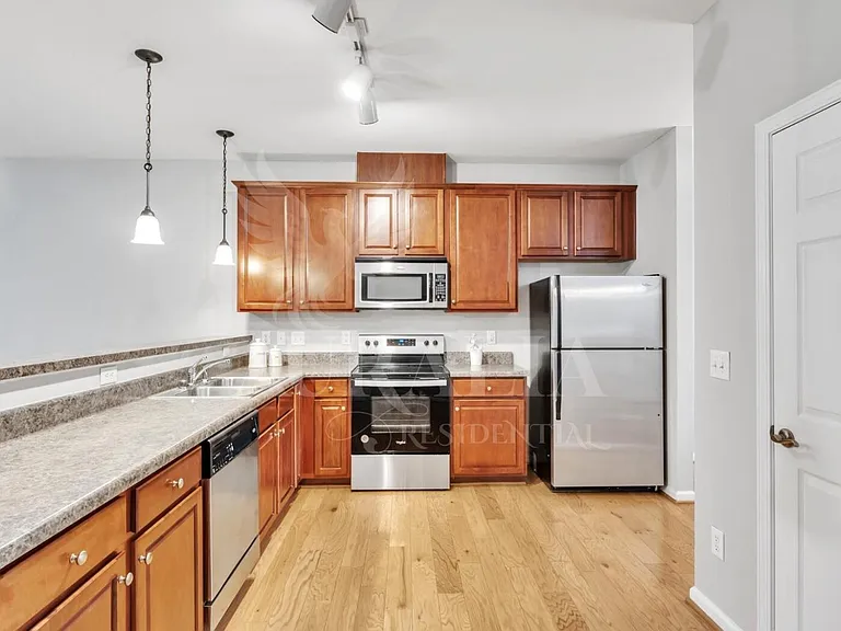 255 Hampshire Downs Dr — Photo 11