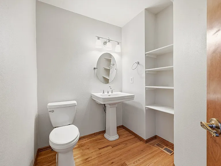 110 Mobray Ct — Photo 18
