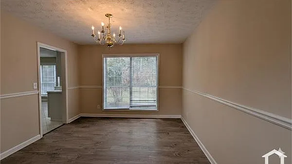 4 bed, 2100 sqft, $3,260 — Photo 3