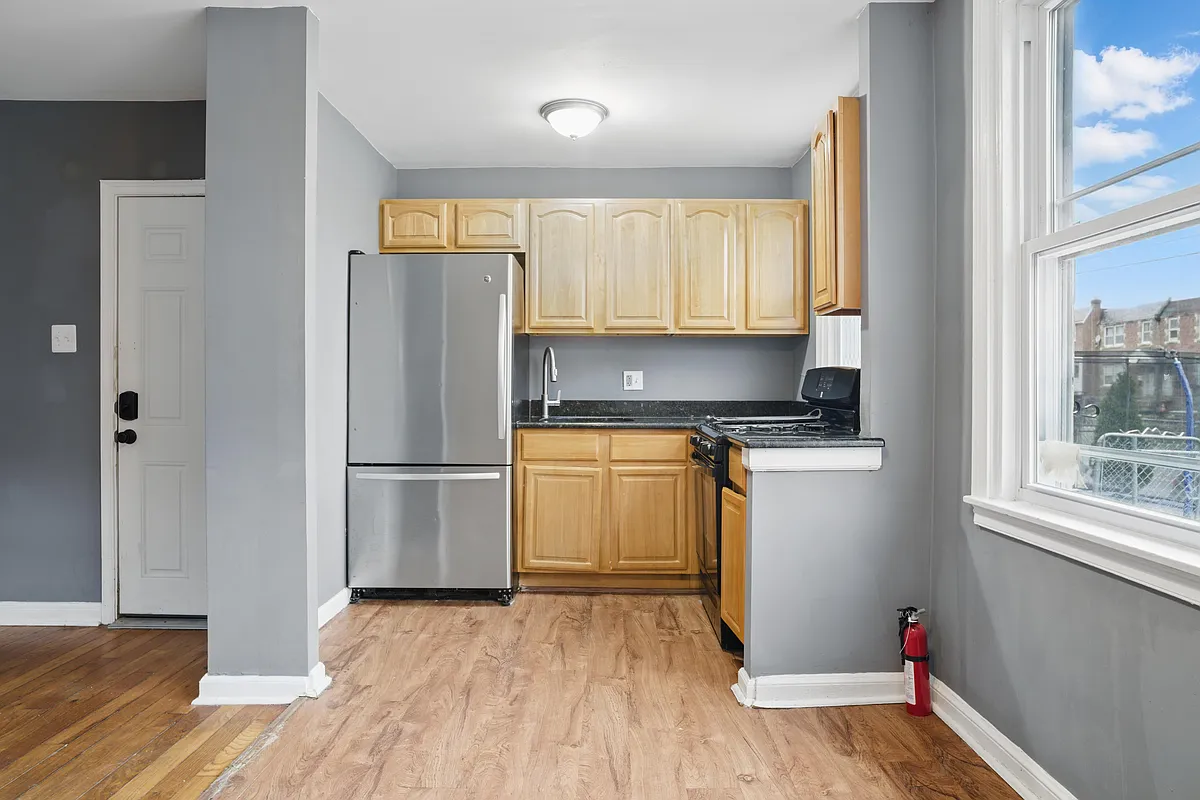 Building Photo - 1452 Hellerman St #1