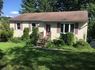 34 Hummingbird Trl, Highland Lakes, NJ 07422