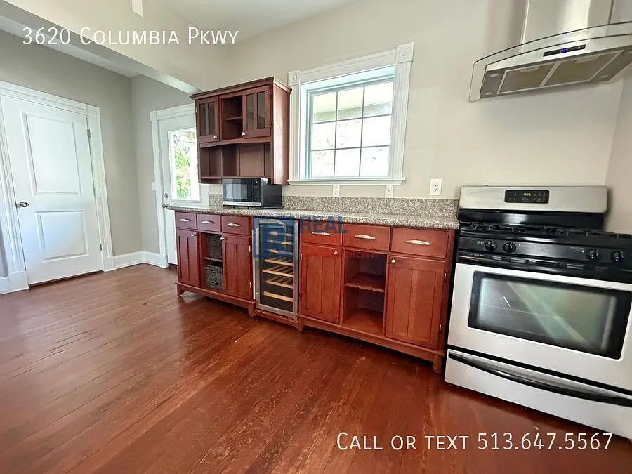Updated 2 BR 1.5 BA Victorian Home! — Photo 2