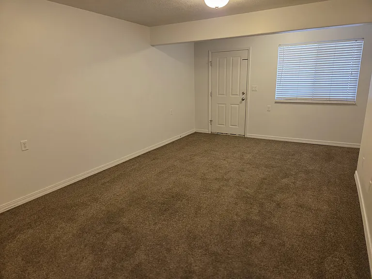 212 W Lyman Ln — Photo 30
