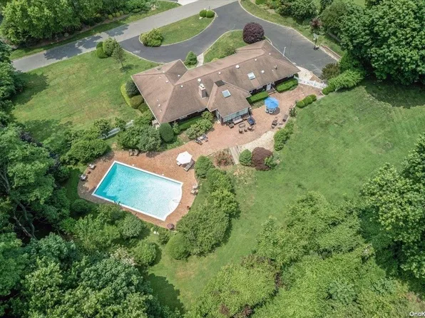 8 Cedar Lane, Sands Point, NY 11050