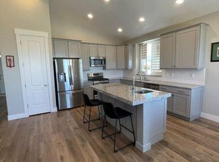 3292 W Blue Crane Dr, Clinton, UT 84015