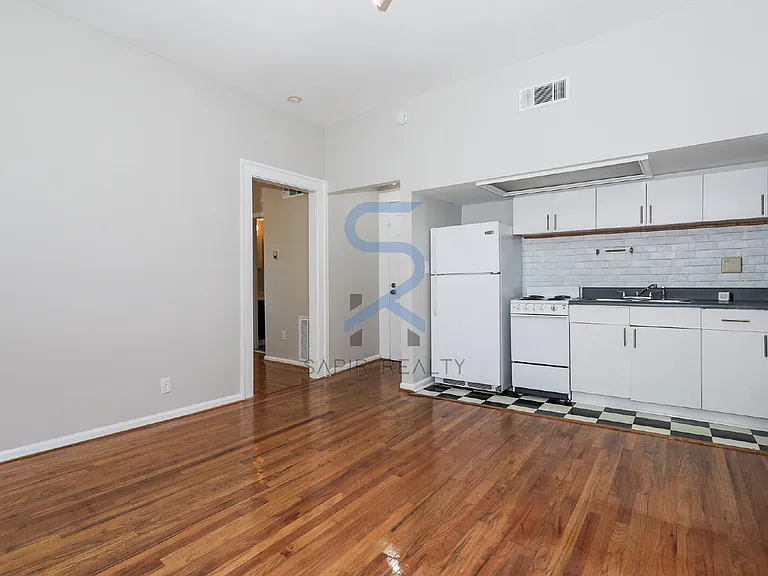 920 Greenwood Ave NE #C — Photo 8