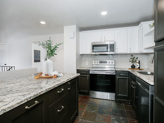 4th image of 11 Quebec Cir