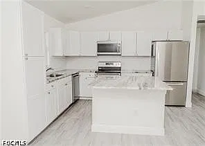 3 bed, 2.0 bath, 1417 sqft, $2,100 — Photo 3