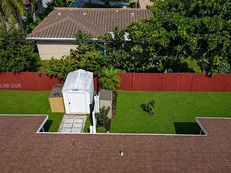1701 NE 55th St — Photo 15