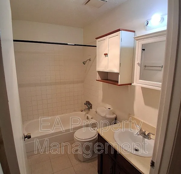 12200 Candelaria Rd NE #A — Photo 7