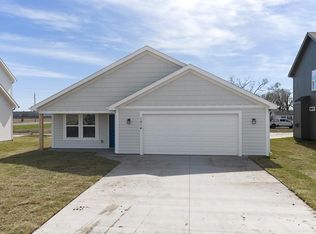 1014 2nd St, Perry, KS 66073