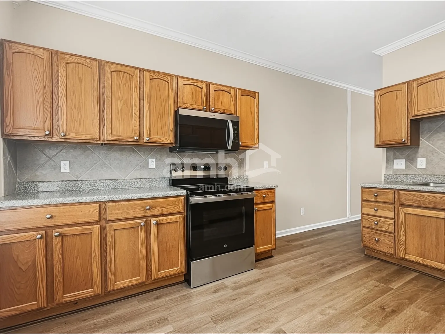 5 bed, 3.5 bath, 2712 sqft, $2,775 — Photo 4