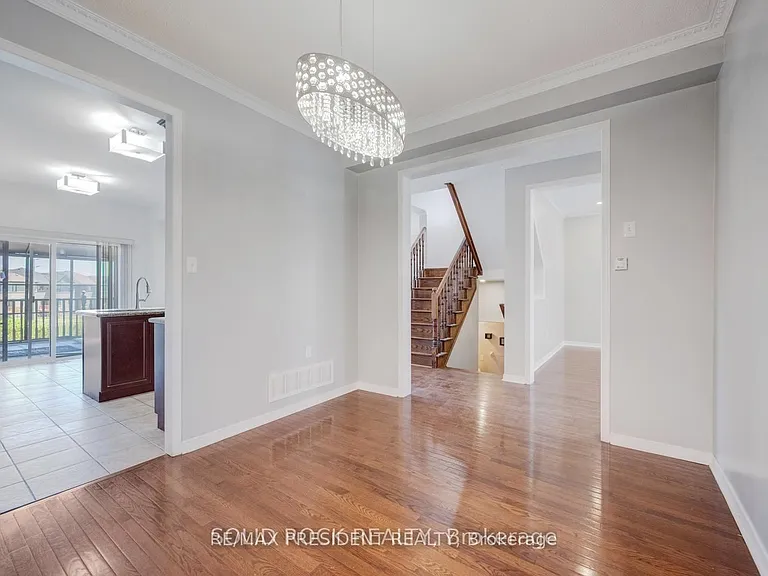 15 Roundstone Dr — Photo 4