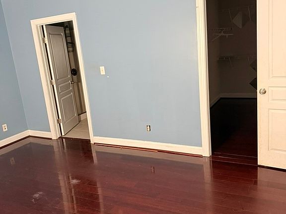 4th image of 3909 Barclay Way