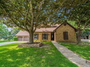 1223 Green Briar Dr, Huntsville, TX 77340