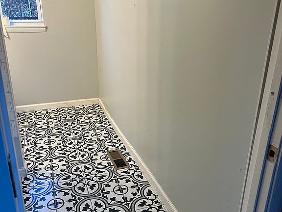 4th image of 4223 W Page Blvd #1