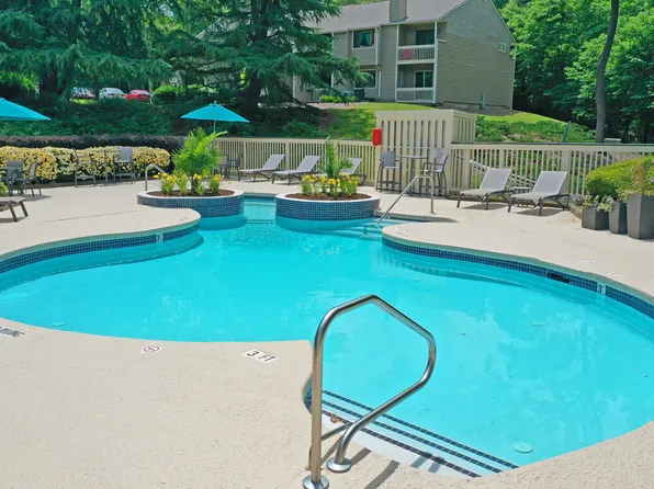 HAMPTONS AT COUNTRY PARK