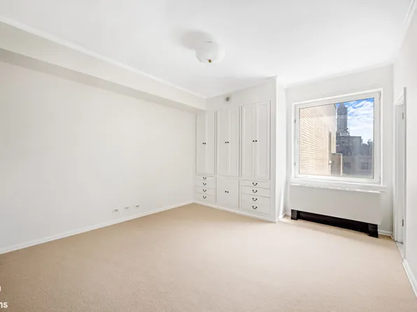 870 5th Avenue image 14 of 19