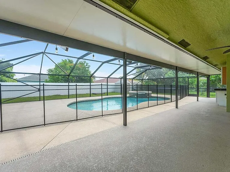 5335 NW Conley Dr — Photo 17
