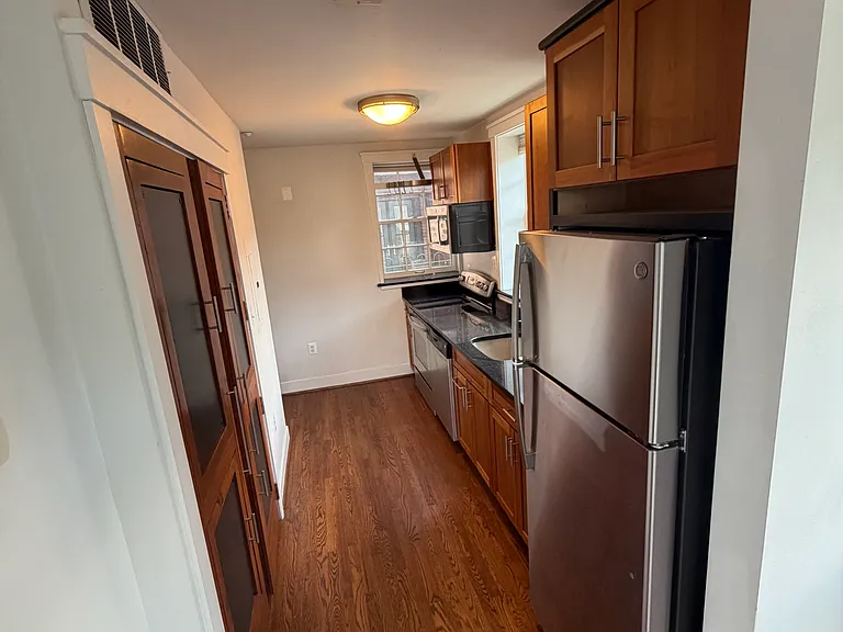 510 8th St NE #4 — Photo 3
