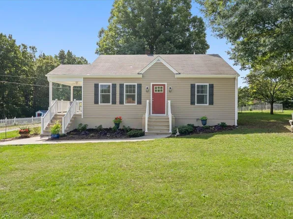 207 Dogwood Ln, Hurt, VA 24563
