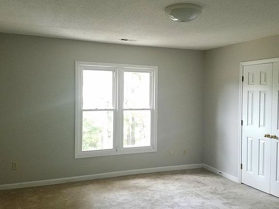 5th image of 44 Forest Green Dr