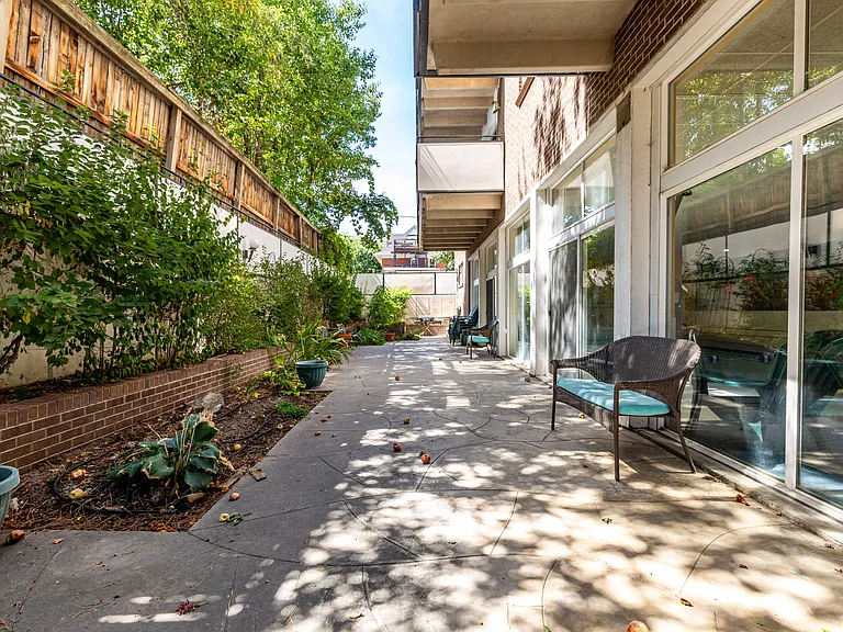 1265 Elizabeth St #305 — Photo 32