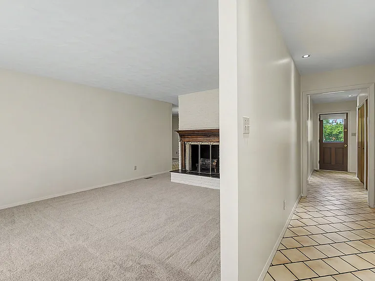 819 Gleneagle Dr — Photo 18
