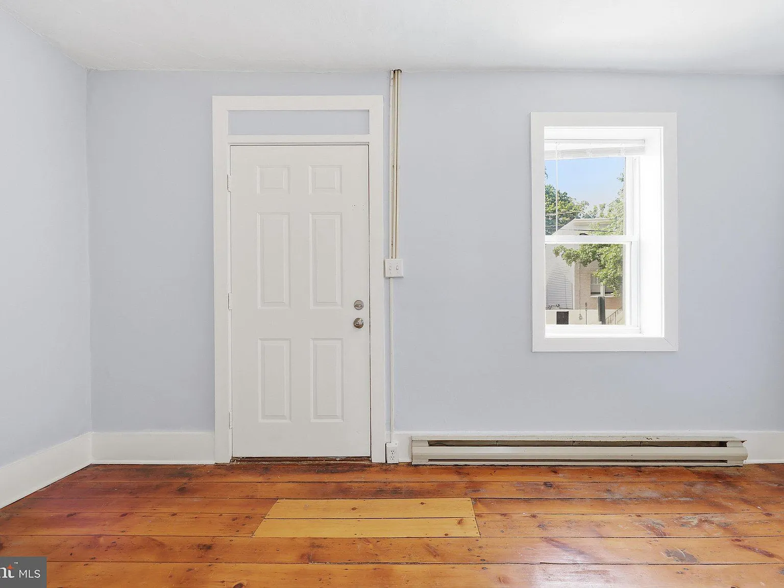 2 bed, 1.0 bath, 1248 sqft, $2,000 — Photo 2