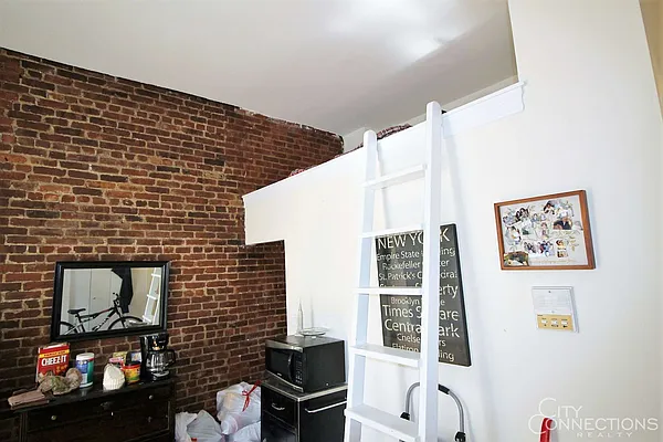 Rented by City Connections Realty | media 9