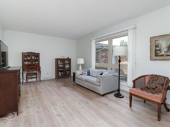 5th image of 2202 E Lincoln St #7