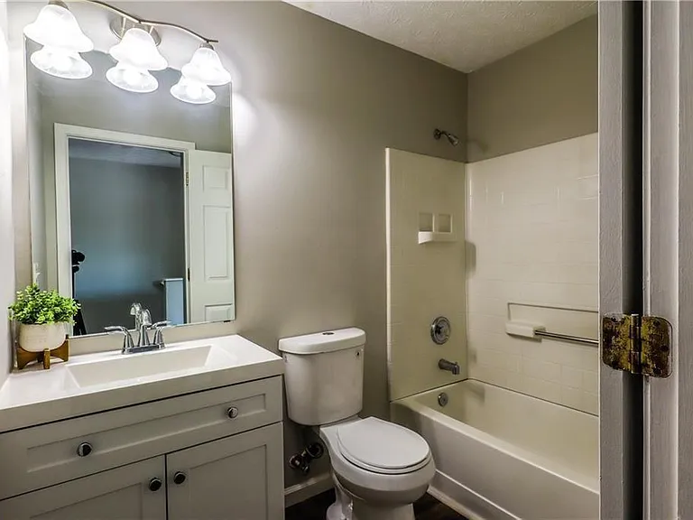 5823 Strathmoor Manor Cir — Photo 12