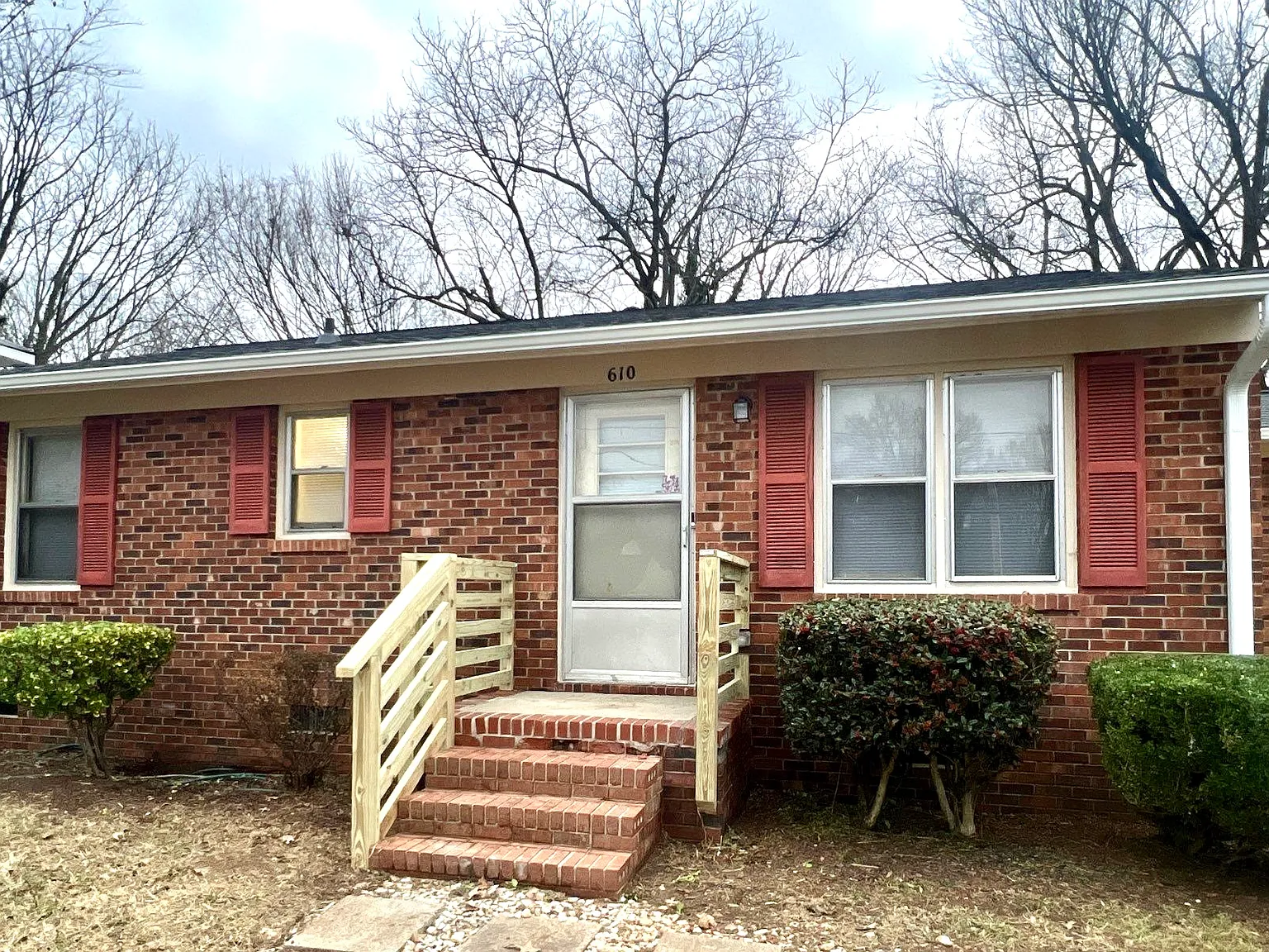 3 bed, $1,200 — Photo 1