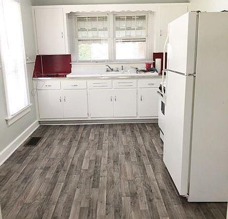 2nd image of 503 W Broadway St
