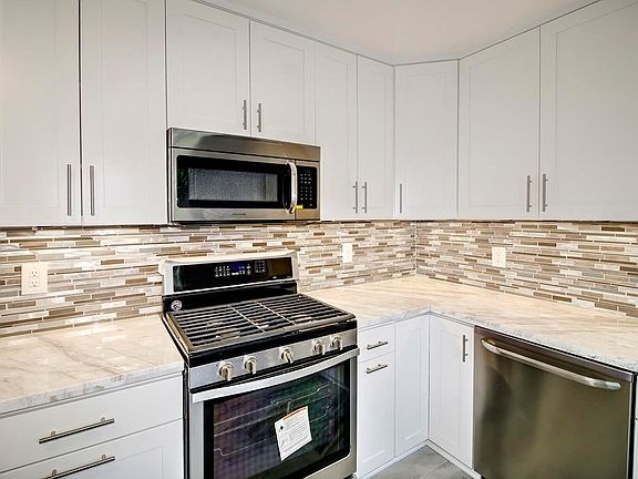 4th image of 1519 Sterling St #0