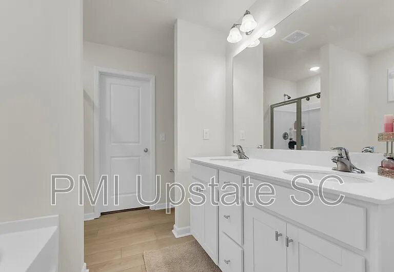 1110 Silverbend Trl — Photo 16