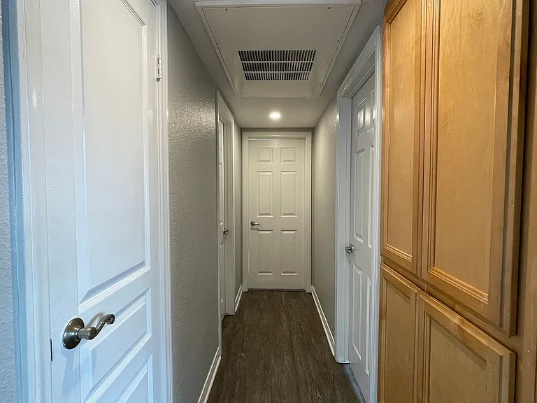 Park Plaza Apartments — Photo 105