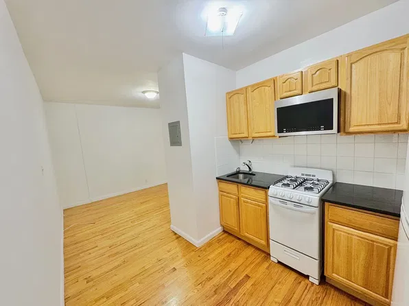 179 Prince St APT 10, New York, NY 10012