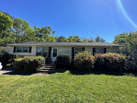 4th image of 2665 Orchid Ave