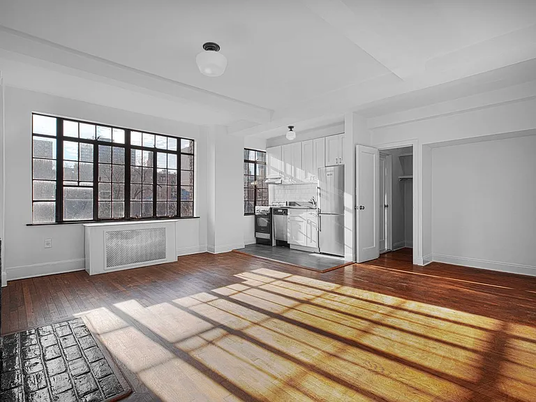 433 W 21st St #7B — Photo 5