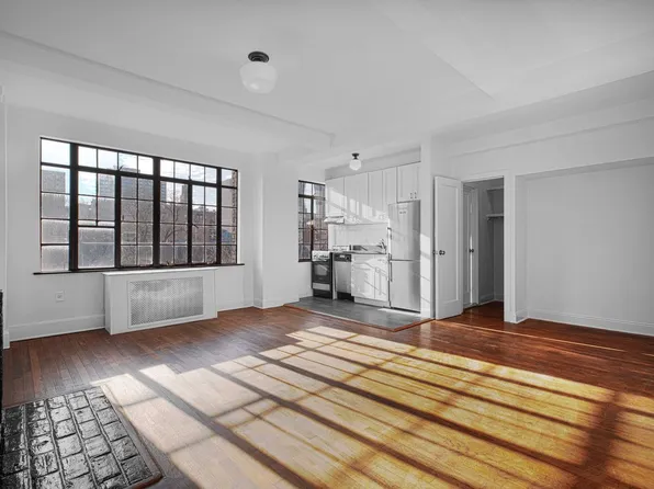 433 West 21st Street image 1 of 19