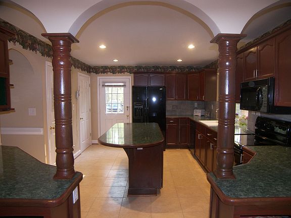 4th image of 10409 Chesterwood Dr