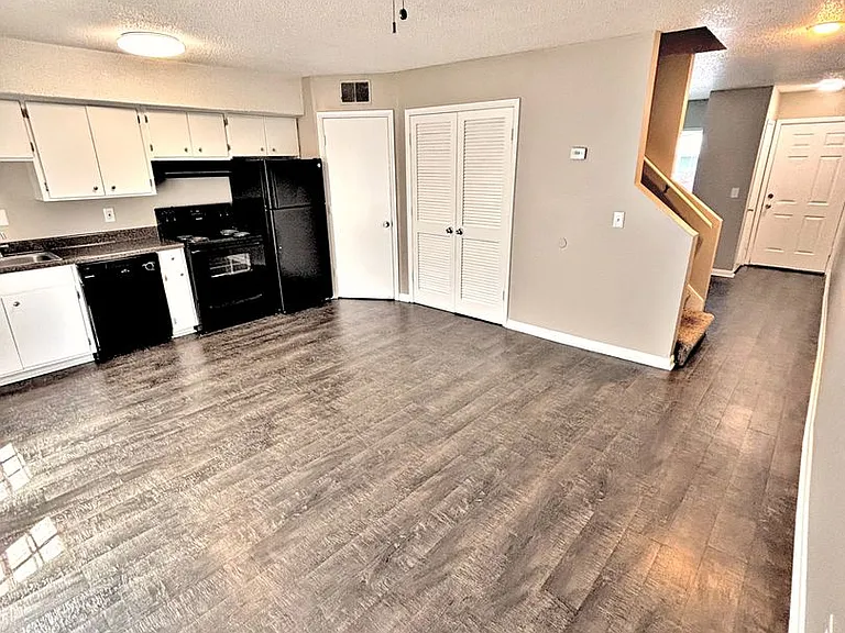 Avalon Cove Townhomes — Photo 43