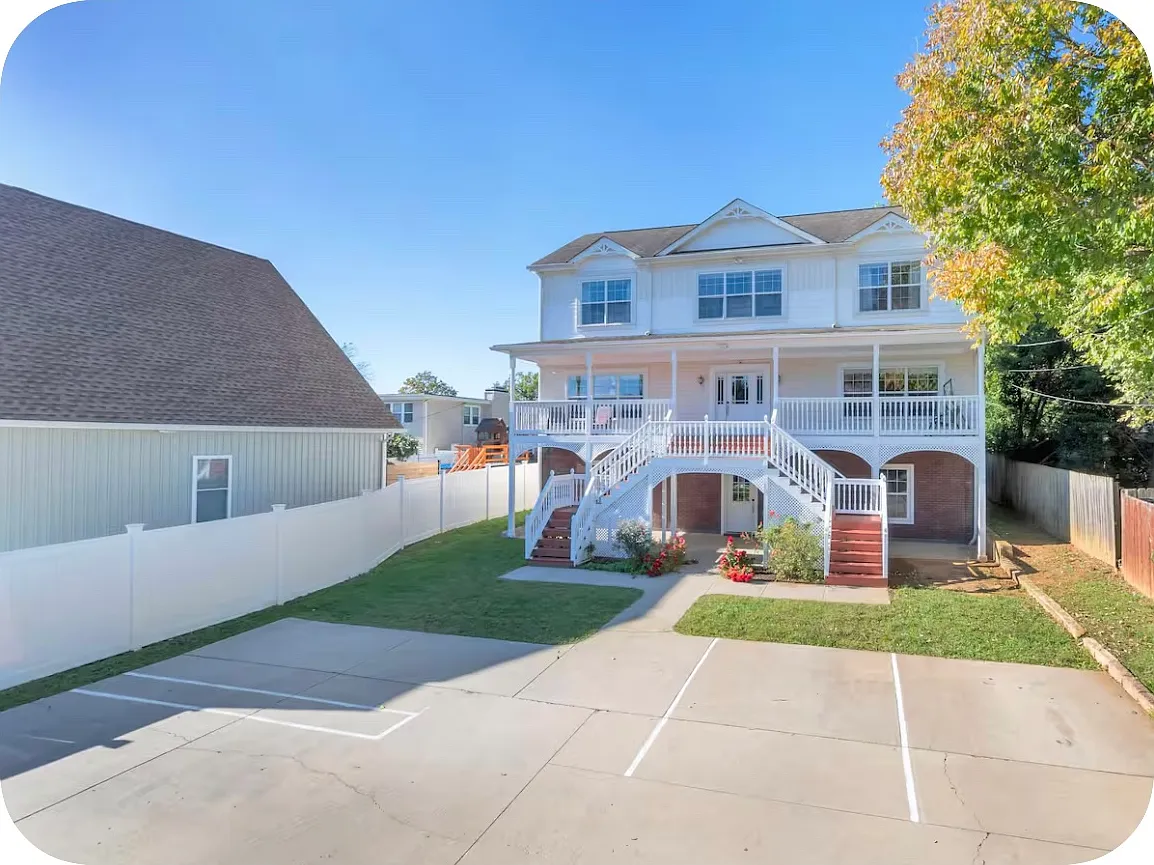5 bed, 3.5 bath, 2484 sqft, $5,500 — Photo 2