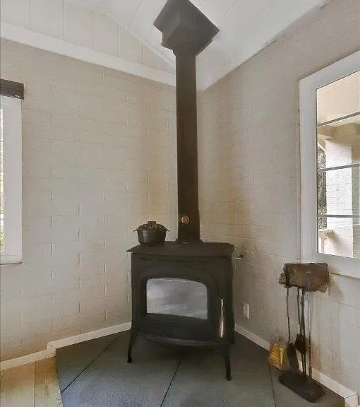 301 Woodpecker Ln — Photo 3